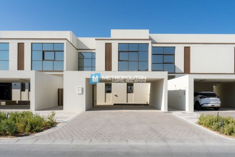 Abu Dhabi、UAEにあるタウンハウス 3ベッドルーム、319.9 m2 No690513