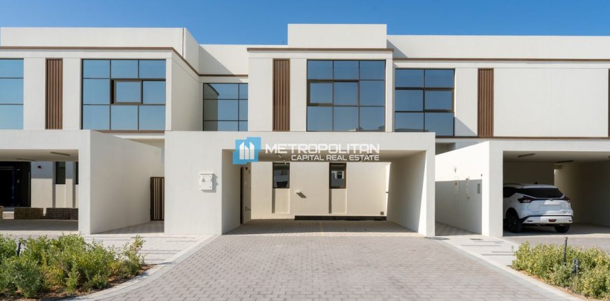 Townhouse in Abu Dhabi, UAE 3 bedrooms, 319.9 sq.m. № 690513