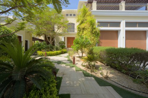 Villa sa Emirates Hills, Dubai, UAE 6 silid-tulugan, 2123.86 sq.m. № 750993 - larawan 24