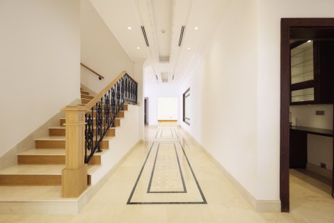 Villa sa Emirates Hills, Dubai, UAE 6 silid-tulugan, 2123.86 sq.m. № 750993 - larawan 5