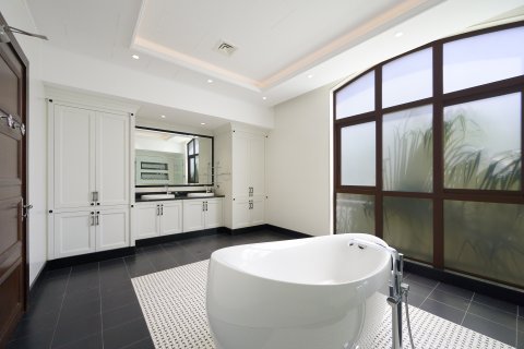 Villa sa Emirates Hills, Dubai, UAE 6 silid-tulugan, 2123.86 sq.m. № 750993 - larawan 15