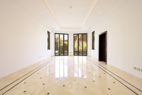 Villa sa Emirates Hills, Dubai, UAE 6 silid-tulugan, 2123.86 sq.m. № 750993 - larawan 4