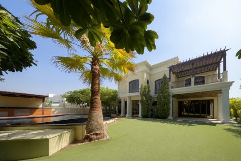 Villa em Emirates Hills, Dubai, EAU 6 quartos, 2123.86 m2 № 750993
