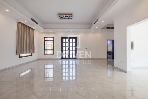 Villa in Nadd Al Sheba, Dubai, UAE 6 bedrooms, 1468.05 sq.m. № 745944 - photo 3