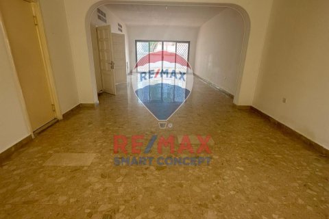 Vila di Al Khalidiya, Abu Dhabi, UEA 5 kamar tidur, 342 m2 nomor 515866 - foto 4