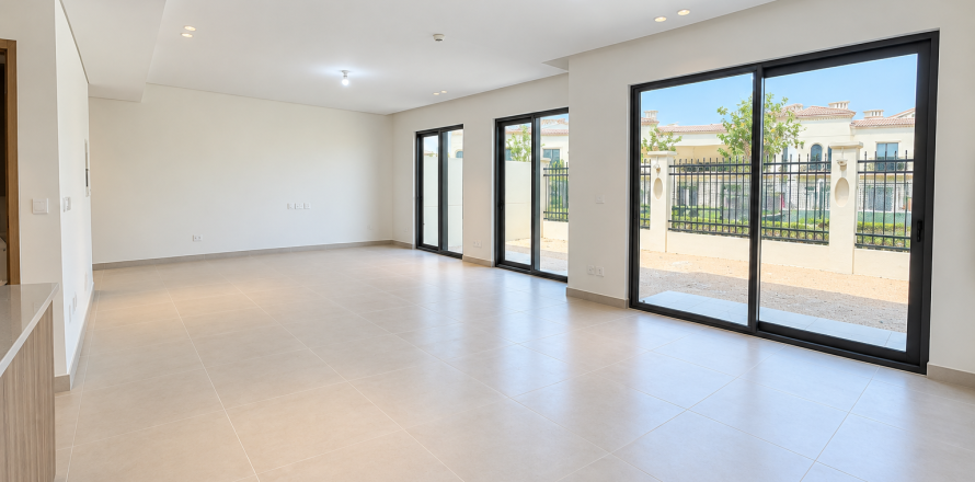 Villetta a schiera a Khalifa City, Abu Dhabi, EAU 3 camere da letto, 236.5 mq. № 764398