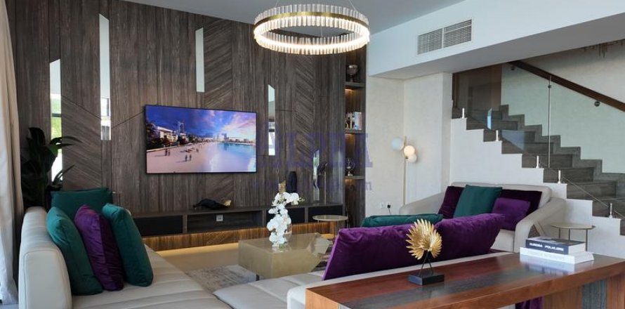 Villa in Sharjah Waterfront City, UAE 5 bedrooms, 286 sq.m. № 709248