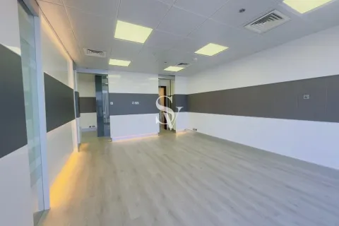 Office in Jumeirah Lake Towers, Dubai, UAE 107 sq.m. № 720255 - photo 2