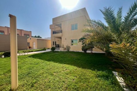 Villa itt: Al Barsha, Dubai, EAE, 6 hálószoba, 1393.5 m², azonosító: 637537