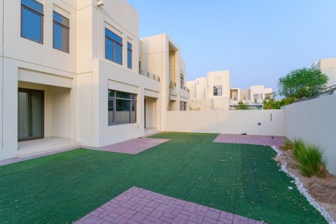 Adosado en Reem, Dubai, EAU 4 dormitorios, 351 m² № 723291