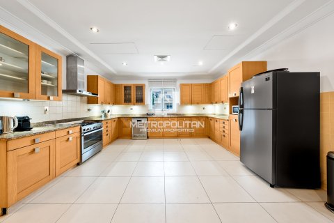 Vilă de închiriat în Palm Jumeirah, Dubai, EAU 7 dormitoare, 1245 mp.  №663924 - poză 9