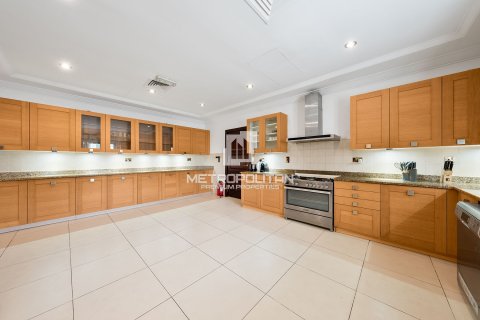 Vilă de închiriat în Palm Jumeirah, Dubai, EAU 7 dormitoare, 1245 mp.  №663924 - poză 10