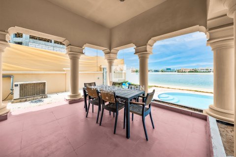 Vilă de închiriat în Palm Jumeirah, Dubai, EAU 7 dormitoare, 1245 mp.  №663924 - poză 28