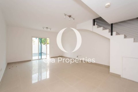 Villa en venta en Al Reef, Abu Dhabi, EAU 3 dormitorios, 174 m2 № 644657 - foto 4