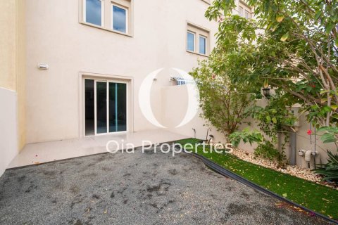 Villa en venta en Al Reef, Abu Dhabi, EAU 3 dormitorios, 174 m2 № 644657 - foto 3