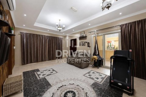 Vilë në Umm Suqeim, Dubai, Emiratet e Bashkuara Arabe 4 dhoma gjumi, 594.58 m2. № 746635 - Foto 4