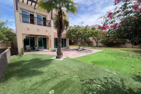 Villa i Jumeirah Village Triangle, Dubai, UAE 2 soveværelser, 250 kvm № 734287