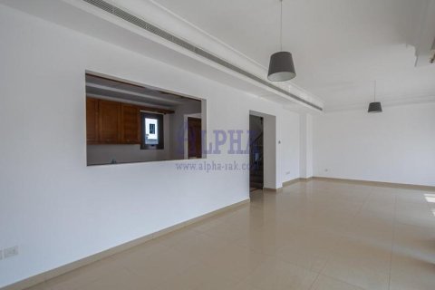 Városi lakóépület itt: Al Hamra Village, Ras Al Khaimah, EAE, 4 hálószoba, 255.5 m², azonosító: 709454 - fénykép 9