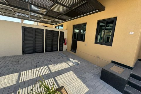 Таунхаус Шарджа, БАӘ-да 4 жатын бөлмелер, 255.48 м² № 749252 - фото 4