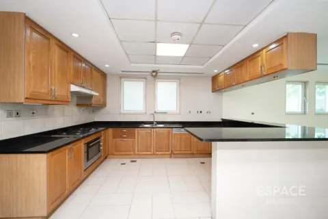 Üürile anda villa asukohaga Jumeirah Park, Dubai, AÜE: 4 magamistoaga, 471 m² Nr 738230 - pilt 6
