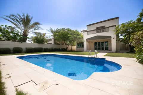 Villa en Jumeirah Park, Dubai, EAU 4 dormitorios, 471 m² № 738230