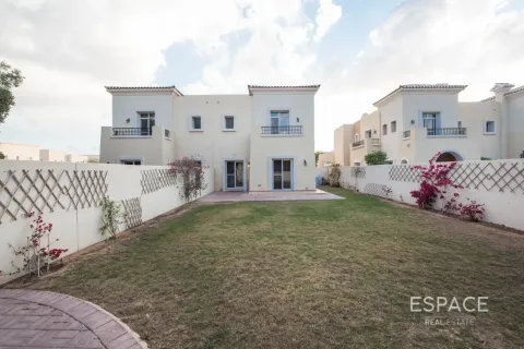 Villa asukohaga The Lakes, Dubai, AÜE: 3 magamistoaga, 209 m² Nr 738228