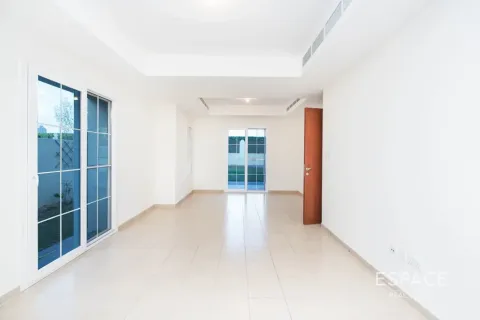 Vila di The Lakes, Dubai, UEA 3 kamar tidur, 209 m2 nomor 738228 - foto 2