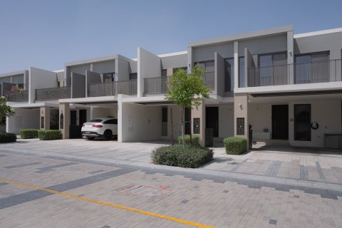 Таунхаус в Tilal Al Ghaf, Дубай, ОАЭ 3 спальни, 199м2 № 768863