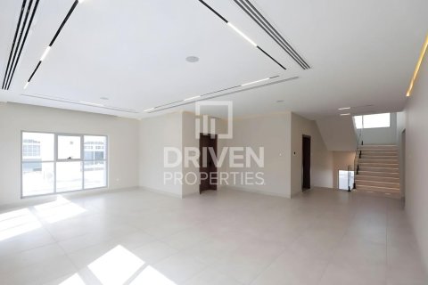 Villa para arrendamento em Jumeirah, Dubai, EAU 4 quartos, 668.9 m2 № 768535 - foto 3