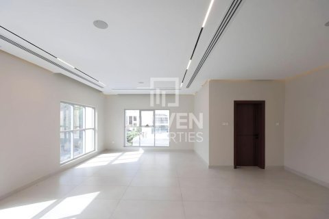 Villa para arrendamento em Jumeirah, Dubai, EAU 4 quartos, 668.9 m2 № 768535 - foto 5