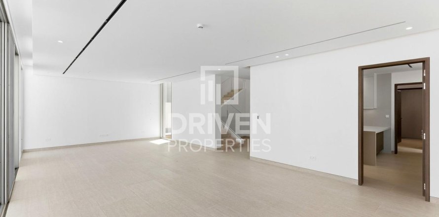 Villa in Jumeirah Park, Dubai, UAE 5 bedrooms, 689.43 sq.m. № 745796