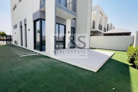 Kaupunkipientalo Dubai, Arabiemiraatit 4 makuuhuonetta, 258 m2 № 642175