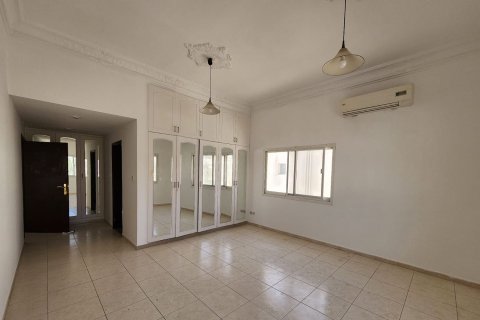 Villa para arrendamento em Al Heerah, Sharjah, EAU 4 quartos, 450.58 m2 № 749906 - foto 17