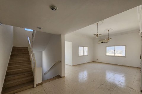 Villa para arrendamento em Al Heerah, Sharjah, EAU 4 quartos, 450.58 m2 № 749906 - foto 6