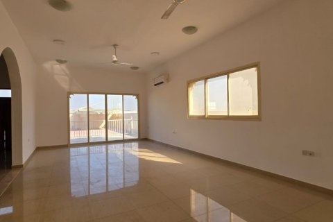 Ras Al Khaimah, BAE’de satılık villa 4 yatak odası, 929 m&sup2; No 735058 - fotoğraf 10