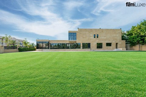 Villa para arrendamento em Al Barsha, Dubai, EAU 5 quartos, 3716.1 m2 № 763507 - foto 2