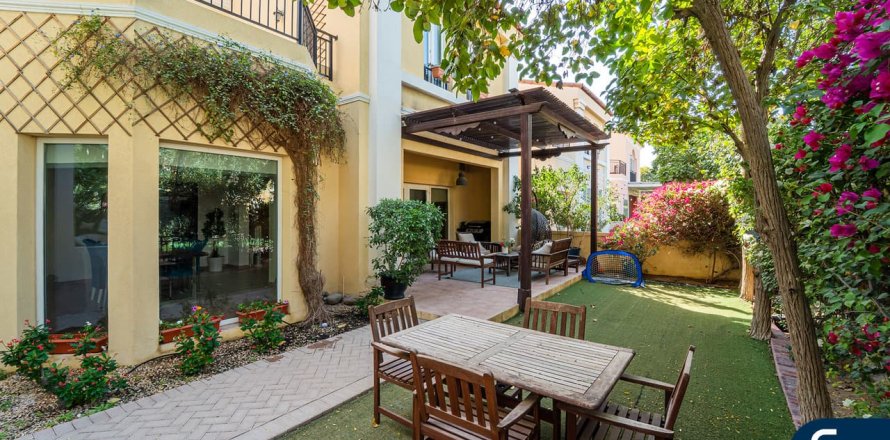 Kamienica w Dubai Investment Park, Dubai, ZEA 4 sypialnie, 454 mkw. nr 698226