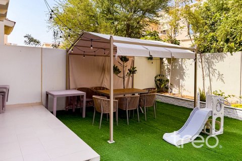 Villa te huur in Reem, Dubai, VAE 3 slaapkamers, 200.3 vr.m., nr 761435 - foto 13