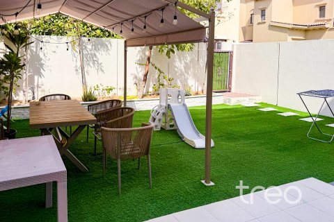 Villa te huur in Reem, Dubai, VAE 3 slaapkamers, 200.3 vr.m., nr 761435 - foto 12