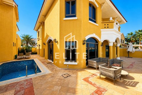 Vila v Palm Jumeirah, Dubai, SAE 5 spální, 622 m2 č. 736468