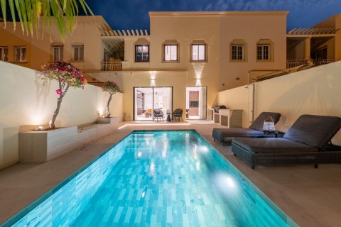 Kaupunkipientalo Dubai, Arabiemiraatit 3 makuuhuonetta, 157 m2 № 754317 - kuva 2