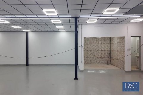 Warehouse in Al Quoz, Dubai, UAE 460 sq.m. № 704731 - photo 10