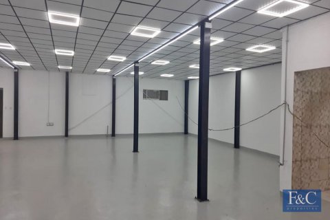 Warehouse in Al Quoz, Dubai, UAE 460 sq.m. № 704731 - photo 9