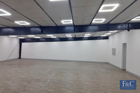 Warehouse in Al Quoz, Dubai, UAE 460 sq.m. № 704731 - photo 4