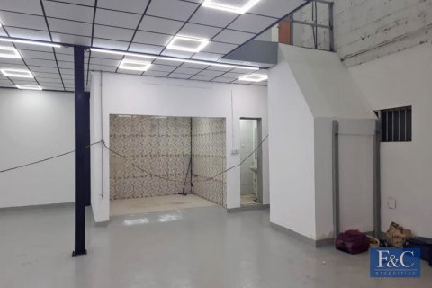 Warehouse in Al Quoz, Dubai, UAE 460 sq.m. № 704731 - photo 6