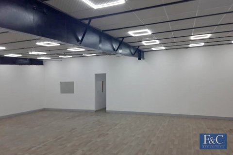 Warehouse in Al Quoz, Dubai, UAE 460 sq.m. № 704731 - photo 3