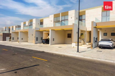 Townhouse in Dubai, UAE 4 bedrooms, 288 sq.m. № 769101