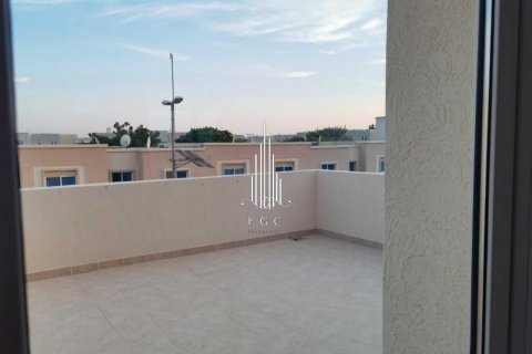 Вилла в Al Reef, Абу-Даби, ОАЭ 5 спален, 273.3м2 № 513987