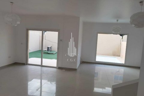 Villa til leie i Al Reef, Abu Dhabi, Emiratene 5 soverom, 273.3 kvm Nr. 513987 - Foto 3