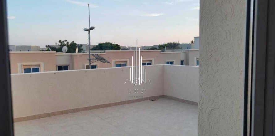 Villa a Al Reef, Abu Dhabi, EAU 5 camere da letto, 273.3 mq. № 513990